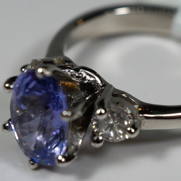 Platinum Ceylon Sapphire & Diamond ring - Picture 2 of 6